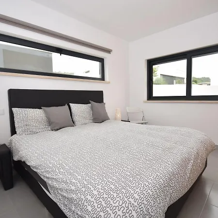Vakantiehuis Modern With Private Swimming Pool *