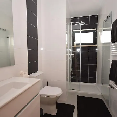 Modern With Private Swimming Pool * Famalicão